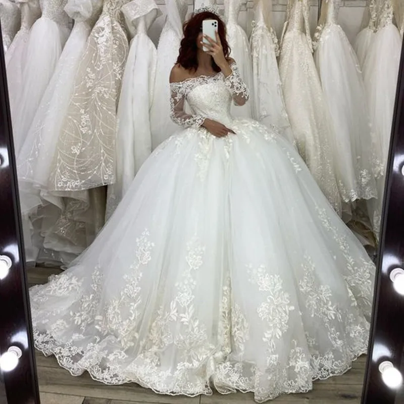 Customized Vintage Lace Wedding Dresses Princess Ball Gown Long Sleeves Bateau Neck Dubai Women Formal Bridal Gowns Vestido De
Customized Vintage Lace Wedding Dresses Princess Ball Gown Long Sleeves Bateau Neck Dubai Women Formal Bridal Gowns Vestido De