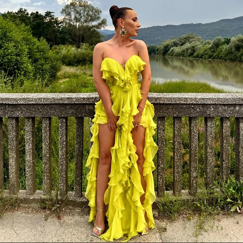 Sexy Girls Prom Dresses Ruffles Custom Made Summer Holiday Dress Beach Formal Party Gowns
Sexy Girls Prom Dresses Ruffles Custom Made Summer Holiday Dress Beach Formal Party Gowns