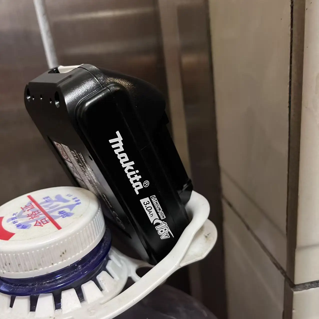 100% Genuine BL1840 BL1830B BL1850B Makita 3Ah for Makita Battery BL1850 BL1860 BL1815 Replacement Lithium 18V 3000mAh Battery
100% Genuine BL1840 BL1830B BL1850B Makita 3Ah for Makita Battery BL1850 BL1860 BL1815 Replacement Lithium 18V 3000mAh Battery