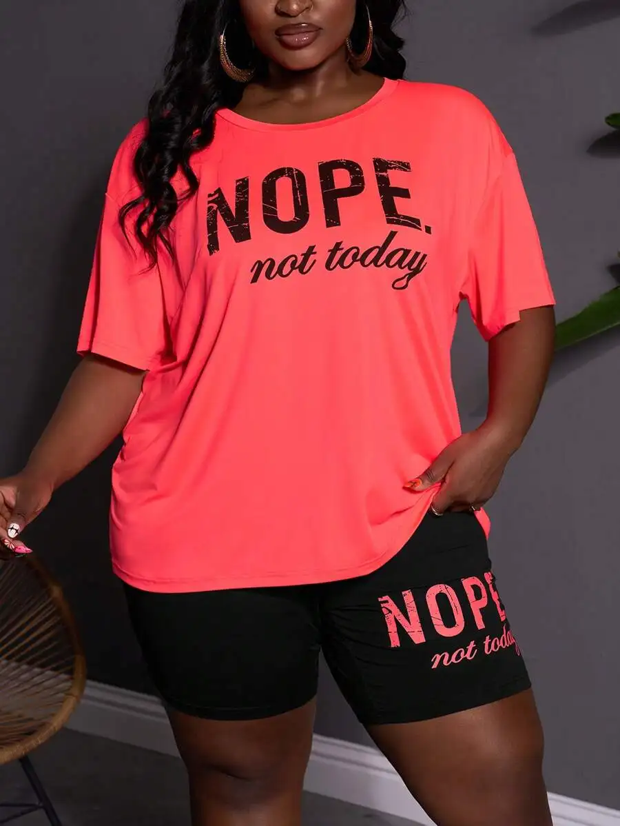 Женский повседневный короткий костюм больших размеров с круглым вырезом и короткими рукавами с буквенным принтом
Женский повседневный короткий костюм больших размеров с круглым вырезом и короткими рукавами с буквенным принтом