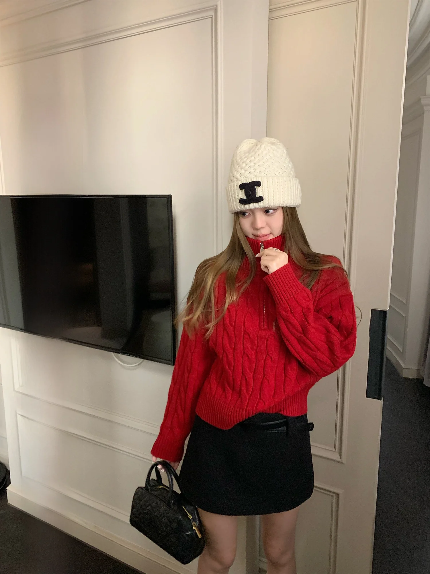 Yuzuqi Monet Gallery Red Half Open Collar Long Sleeve Women's Knitwear Casual Loose Fit Top Spring Autumn Outerwear
Yuzuqi Monet Gallery Red Half Open Collar Long Sleeve Women's Knitwear Casual Loose Fit Top Spring Autumn Outerwear