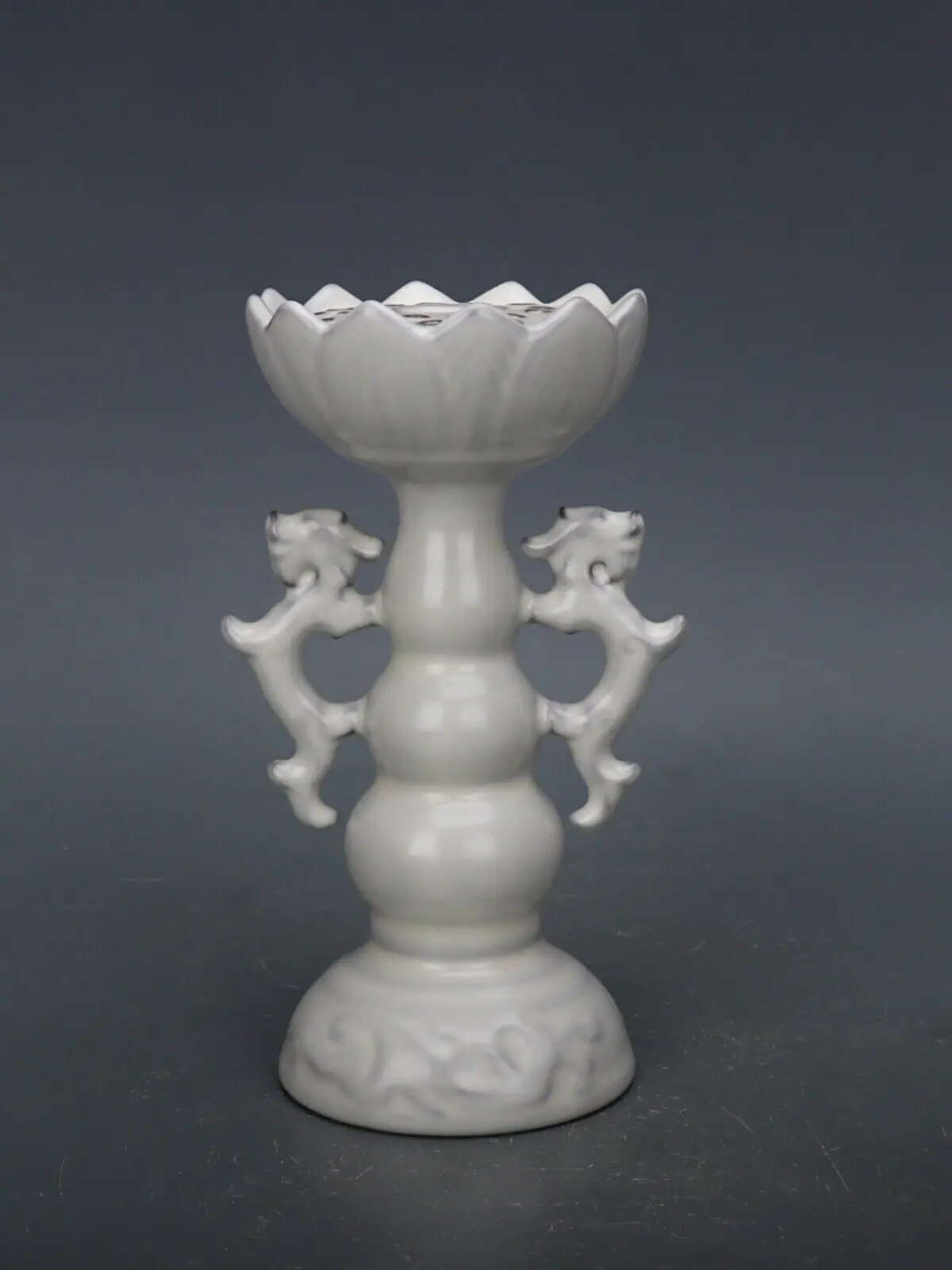 7.2"Collect China Ruyao Porcelain Moon White Glaze Animal Dragon Ear Candlestick
7.2"Collect China Ruyao Porcelain Moon White Glaze Animal Dragon Ear Candlestick