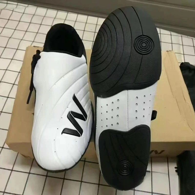 Professional Taekwondo Shoes Men Women White Pu Leather Gym Training Shoes Martial Arts Shoe Unisex Tai Chi shoes
Professional Taekwondo Shoes Men Women White Pu Leather Gym Training Shoes Martial Arts Shoe Unisex Tai Chi shoes