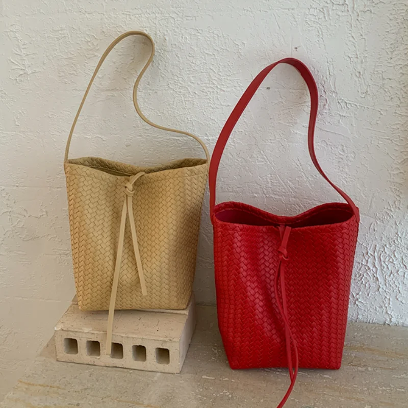 Korean Niche Woven Bucket Bag Fashion Solid Color Simple Hand-woven Shoulder Bag Summer Beach Vacation Tote Women's Commuter Bag
Korean Niche Woven Bucket Bag Fashion Solid Color Simple Hand-woven Shoulder Bag Summer Beach Vacation Tote Women's Commuter Bag