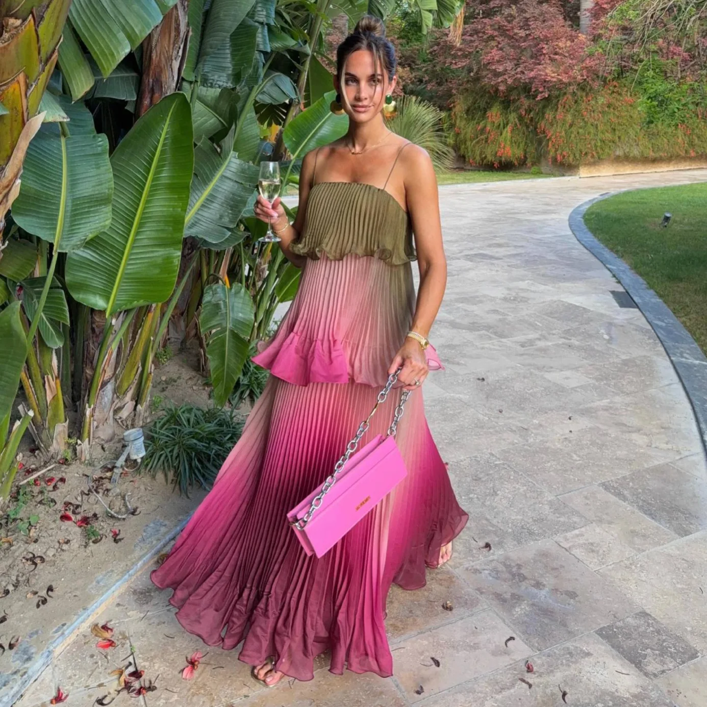 New European and American summer gradient pleated ruffled camisole dress with elegant style
New European and American summer gradient pleated ruffled camisole dress with elegant style