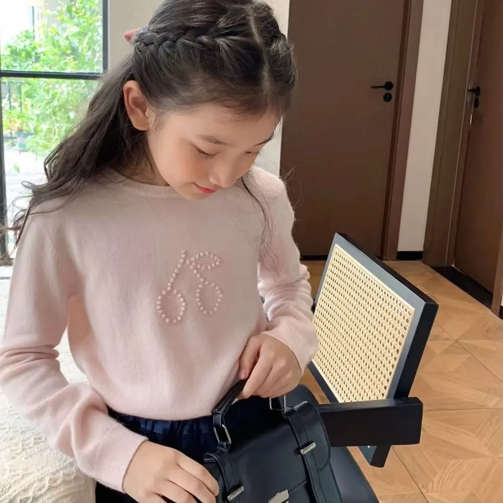 Зимний свитер для девочек, вязаный крючком сладкий свитер с розовым вишневым узором, высококачественный пуловер из смесового кашемира
Зимний свитер для девочек, вязаный крючком сладкий свитер с розовым вишневым узором, высококачественный пуловер из смесового кашемира