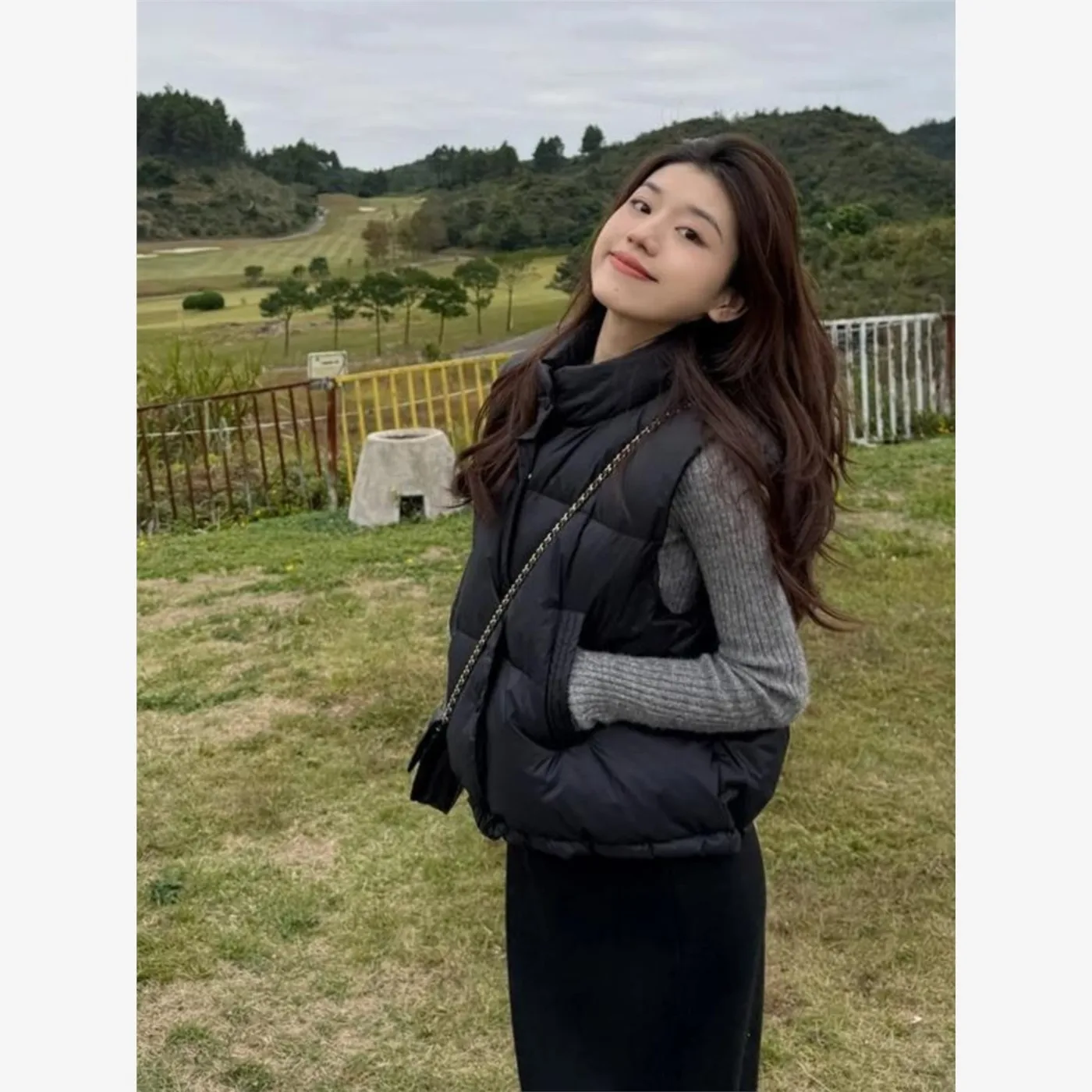 Модный хлопковый жилет 2025 года, новинка осени-зимы, женская повседневная универсальная безрукавка, яркий цвет
Модный хлопковый жилет 2025 года, новинка осени-зимы, женская повседневная универсальная безрукавка, яркий цвет