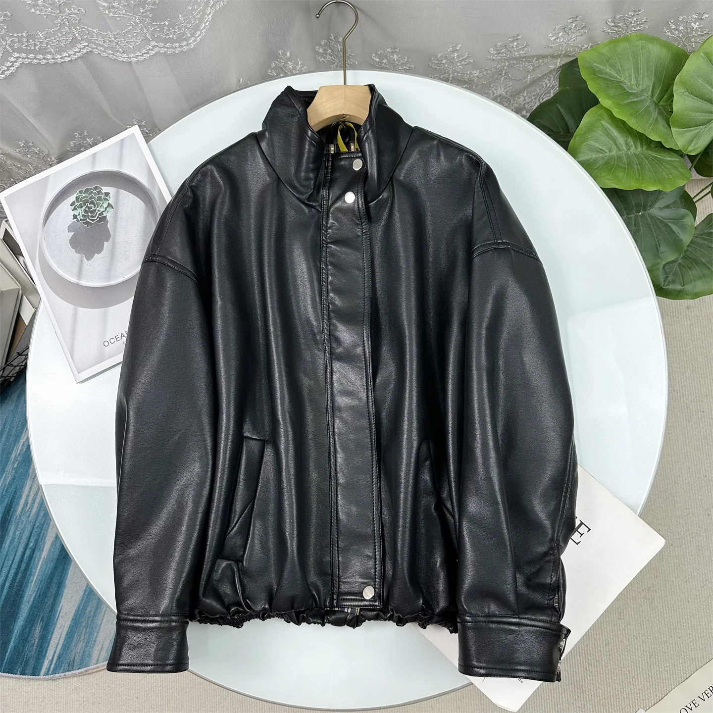 Matte Stand Collar Faux Leather Jacket Short Women's Coat with Spring 2026 Fashion Soft PU Skin Ladies' Outerwear
Matte Stand Collar Faux Leather Jacket Short Women's Coat with Spring 2026 Fashion Soft PU Skin Ladies' Outerwear