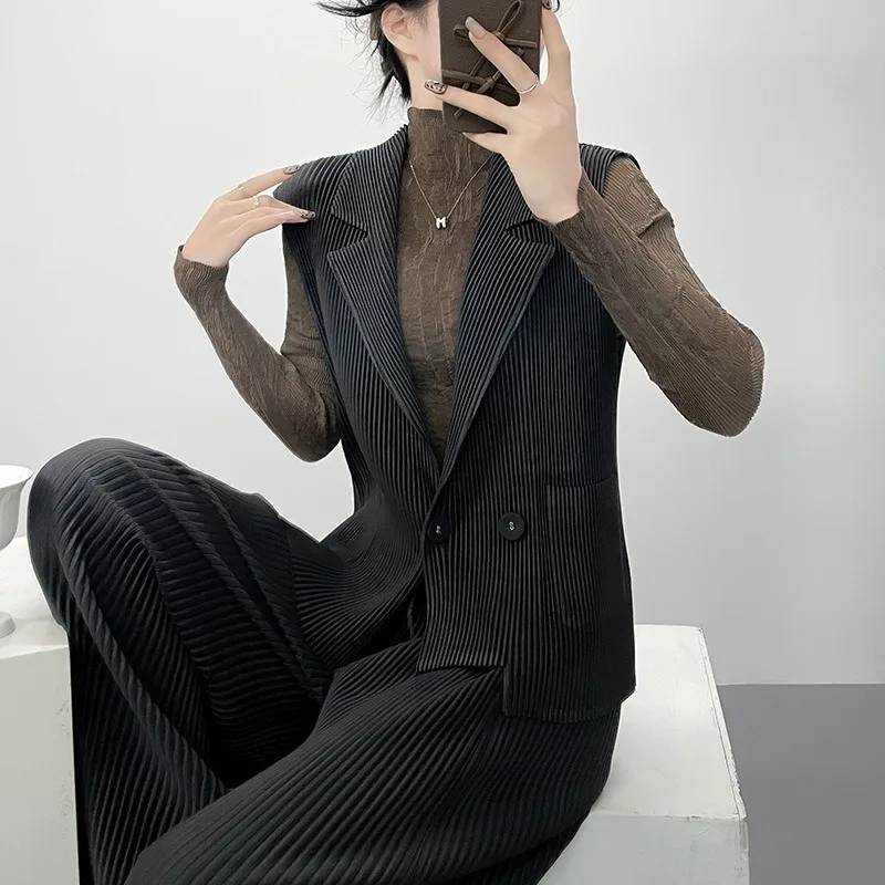 Miyake Pleated Suit Vest Jacket 2026 New Sleeveless Vest Cardigan Top Straight Casual Wide Leg Pants Simple Commuter Office Suit
Miyake Pleated Suit Vest Jacket 2026 New Sleeveless Vest Cardigan Top Straight Casual Wide Leg Pants Simple Commuter Office Suit