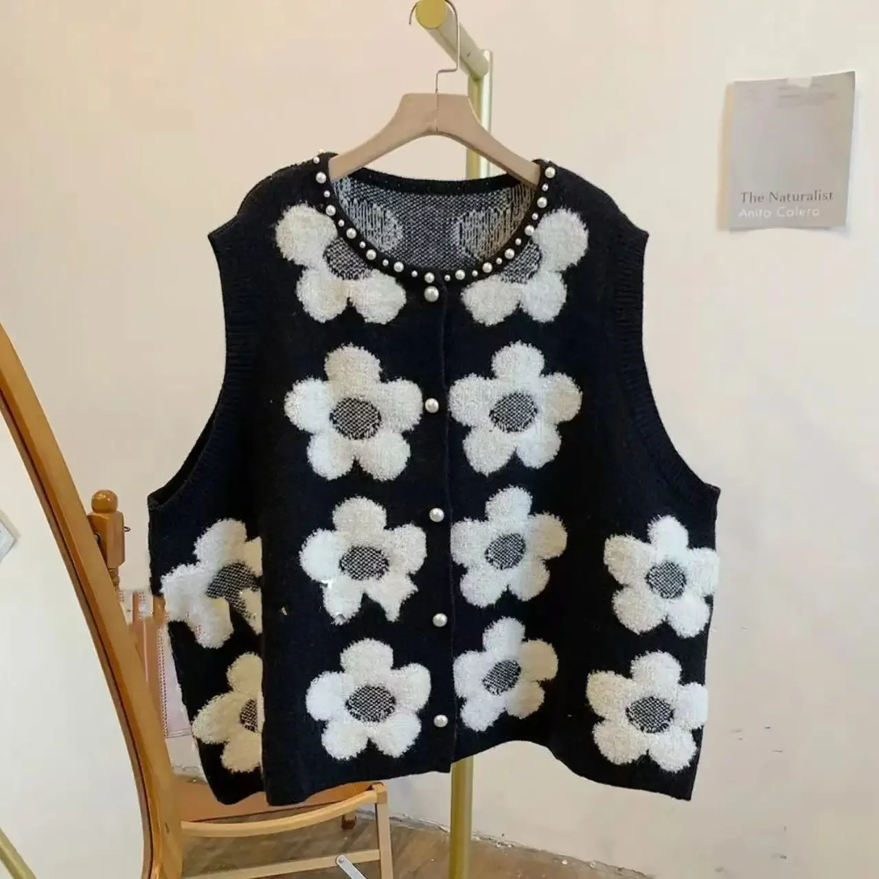 Korean 3d Flower Jacquard Wool Sweater Vest Autumn Fashion Bead Pearl Knit Vest Cardigan Women Loose Tank Jacket Runway Coats
Korean 3d Flower Jacquard Wool Sweater Vest Autumn Fashion Bead Pearl Knit Vest Cardigan Women Loose Tank Jacket Runway Coats