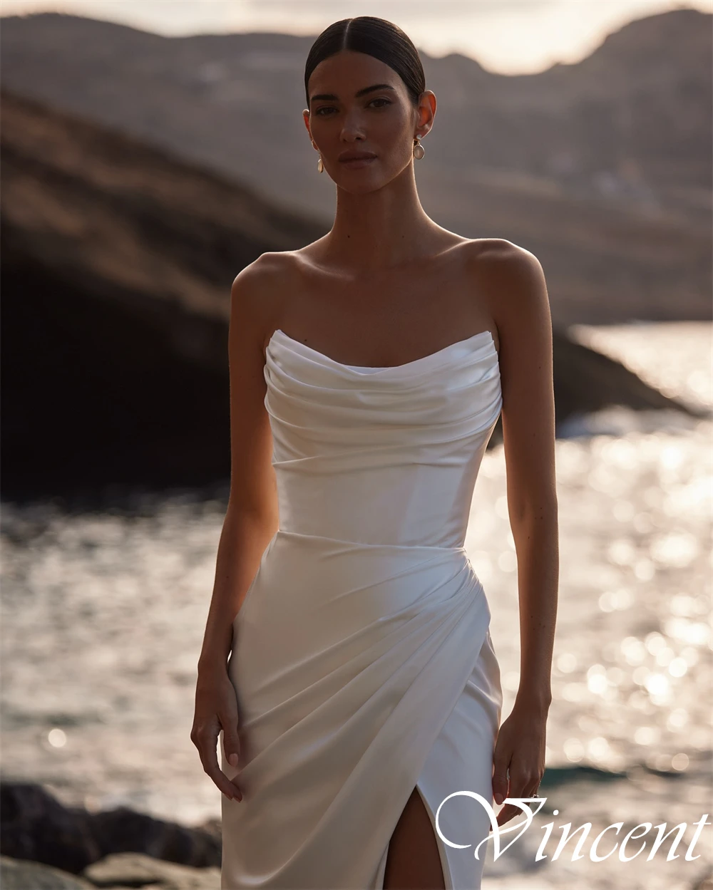 Customized Strapless Detachable Sleeve Classic Bridal Gowns A-Line Chapel Train Delicate Evening Dress Ruched Wedding Dress
Customized Strapless Detachable Sleeve Classic Bridal Gowns A-Line Chapel Train Delicate Evening Dress Ruched Wedding Dress
