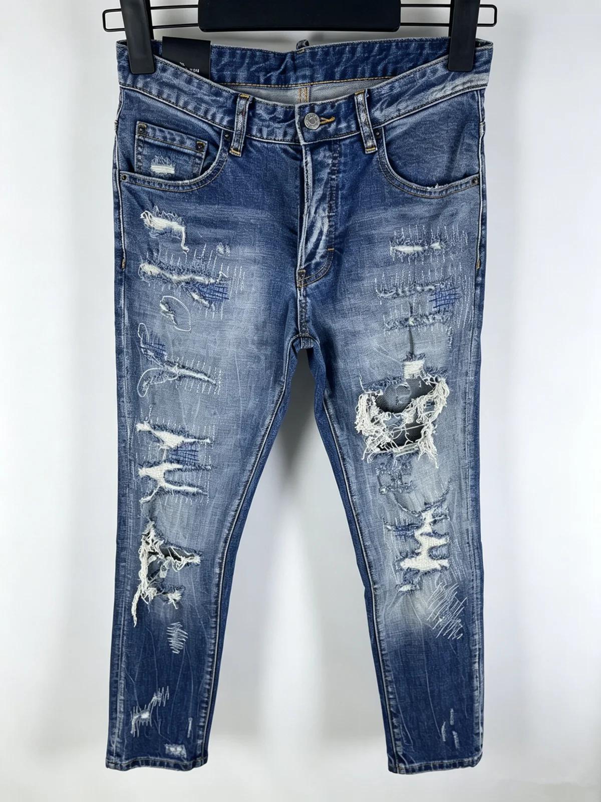 6065 Four Seasons New Men's Wear Washed Ripped Patch Paint Decorative Zipper Feet Blue Jeans for Men
6065 Four Seasons New Men's Wear Washed Ripped Patch Paint Decorative Zipper Feet Blue Jeans for Men