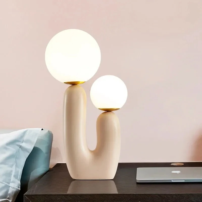 Nordic Minimalist Table Lamp Personality Light Luxury Bedroom Bedside Lamp Study Living Room Decoration LED Table Lamp
Nordic Minimalist Table Lamp Personality Light Luxury Bedroom Bedside Lamp Study Living Room Decoration LED Table Lamp