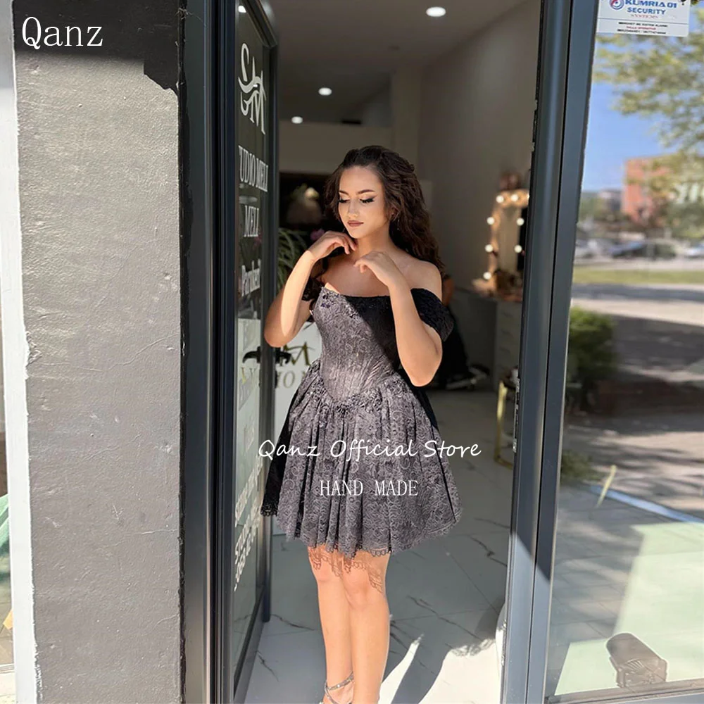 Qanz Black Full Lace Appliques Prom Dresses Off The Shoulder A Line Party Gowns Mini Vestidos De Fiesta Elegantes Customized
Qanz Black Full Lace Appliques Prom Dresses Off The Shoulder A Line Party Gowns Mini Vestidos De Fiesta Elegantes Customized