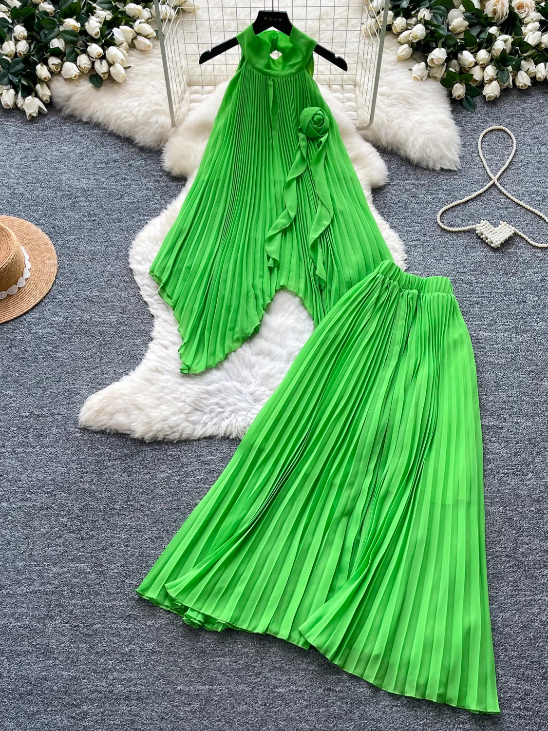 Summer Vacation Style Halter Neck Pleated Vest High Waist Asymmetrical Skirt Two Piece Set Women's Fashionable Spicy Lady Suit
Summer Vacation Style Halter Neck Pleated Vest High Waist Asymmetrical Skirt Two Piece Set Women's Fashionable Spicy Lady Suit