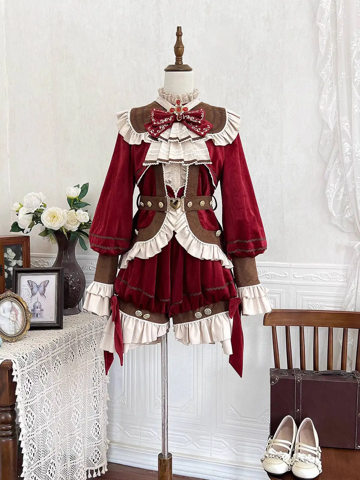 New Lolita Black Tea Pancake Retro Royal Court Wangzi Costume Youthful Spirit Zhengtai Costume Red Shorts Shirt Coat
New Lolita Black Tea Pancake Retro Royal Court Wangzi Costume Youthful Spirit Zhengtai Costume Red Shorts Shirt Coat