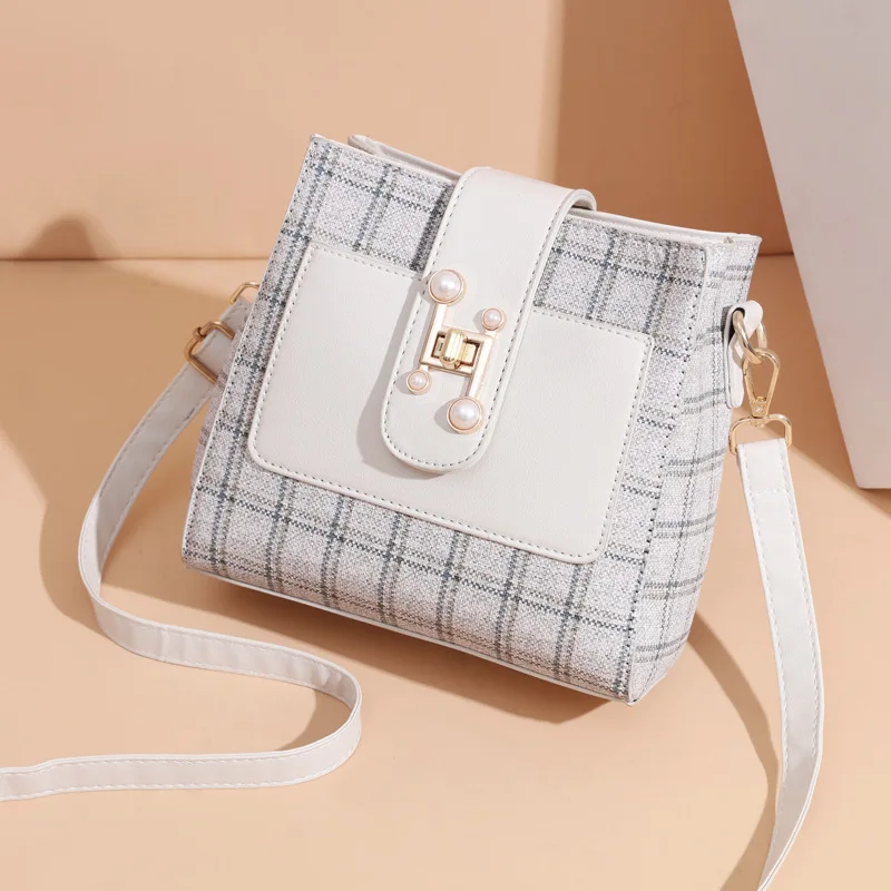 Summer New Women's Bags Fashionable and Versatile Zipper Buckle Single Shoulder Oblique Span Plaid Hasp Bucket Bags
Summer New Women's Bags Fashionable and Versatile Zipper Buckle Single Shoulder Oblique Span Plaid Hasp Bucket Bags