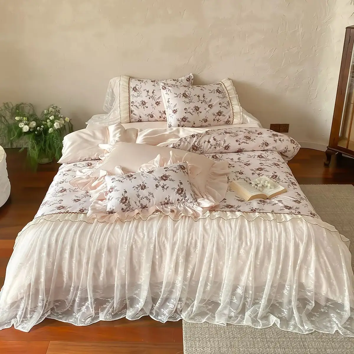 Vintage Floral Ruffle Lyocell Cotton Bedding Set French Romantic Lace Duvet Cover Soft Breathable Bed Linen for Queen King Size
Vintage Floral Ruffle Lyocell Cotton Bedding Set French Romantic Lace Duvet Cover Soft Breathable Bed Linen for Queen King Size