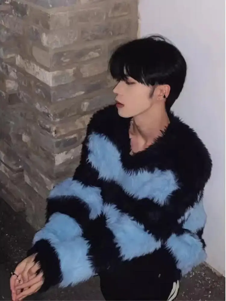 Мужской вязаный свитер в полоску с цветовыми блоками, повседневный, свободного кроя, зимний, с V-образным вырезом, длинными рукавами, антистатический, утолщенный, в американском стиле для отдыха
Мужской вязаный свитер в полоску с цветовыми блоками, повседневный, свободного кроя, зимний, с V-образным вырезом, длинными рукавами, антистатический, утолщенный, в американском стиле для отдыха