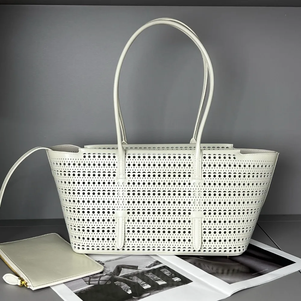 VOLVAETE New Hollow Vegetable Basket Bag First Layer Cowhide High-end Tote Bag Retro Woven Large-capacity Handbag Women
VOLVAETE New Hollow Vegetable Basket Bag First Layer Cowhide High-end Tote Bag Retro Woven Large-capacity Handbag Women