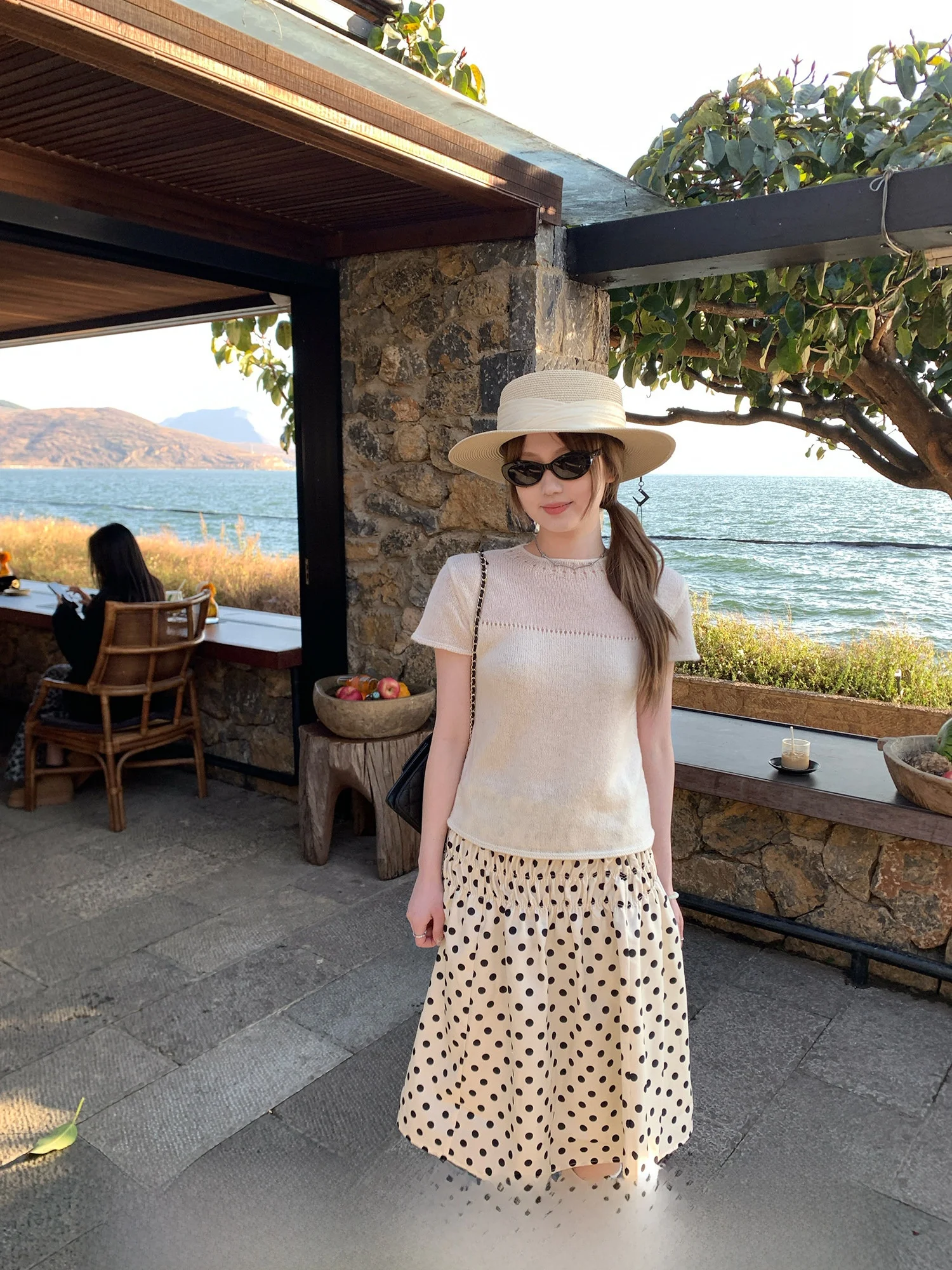 Белая юбка миди в горошек А-силуэта женская, с эластичной талией, плиссированная, весна-лето, новый стиль, ретро, средней длины
Белая юбка миди в горошек А-силуэта женская, с эластичной талией, плиссированная, весна-лето, новый стиль, ретро, средней длины