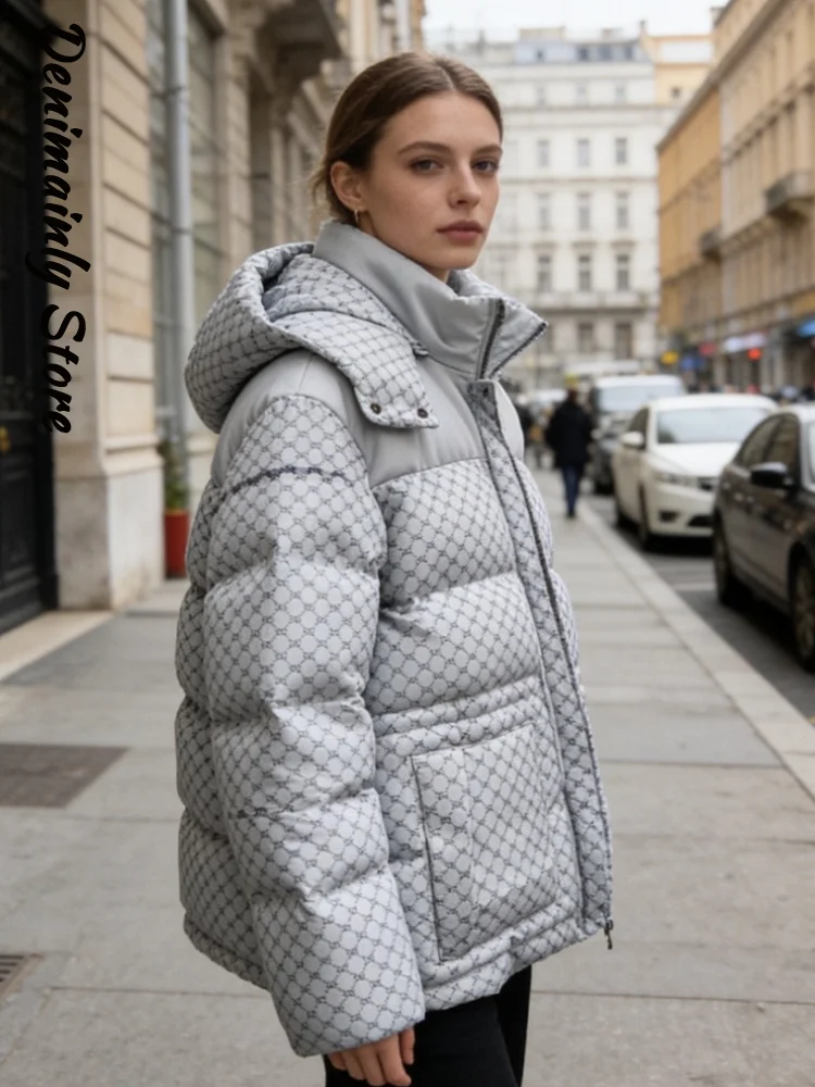 Fashion Print Zipper Hooded Cotton Jacket Women Stand Collar Full Sleeve Loose Street Warm Coats 2025 Winter Lady Chic Outwear
Fashion Print Zipper Hooded Cotton Jacket Women Stand Collar Full Sleeve Loose Street Warm Coats 2025 Winter Lady Chic Outwear