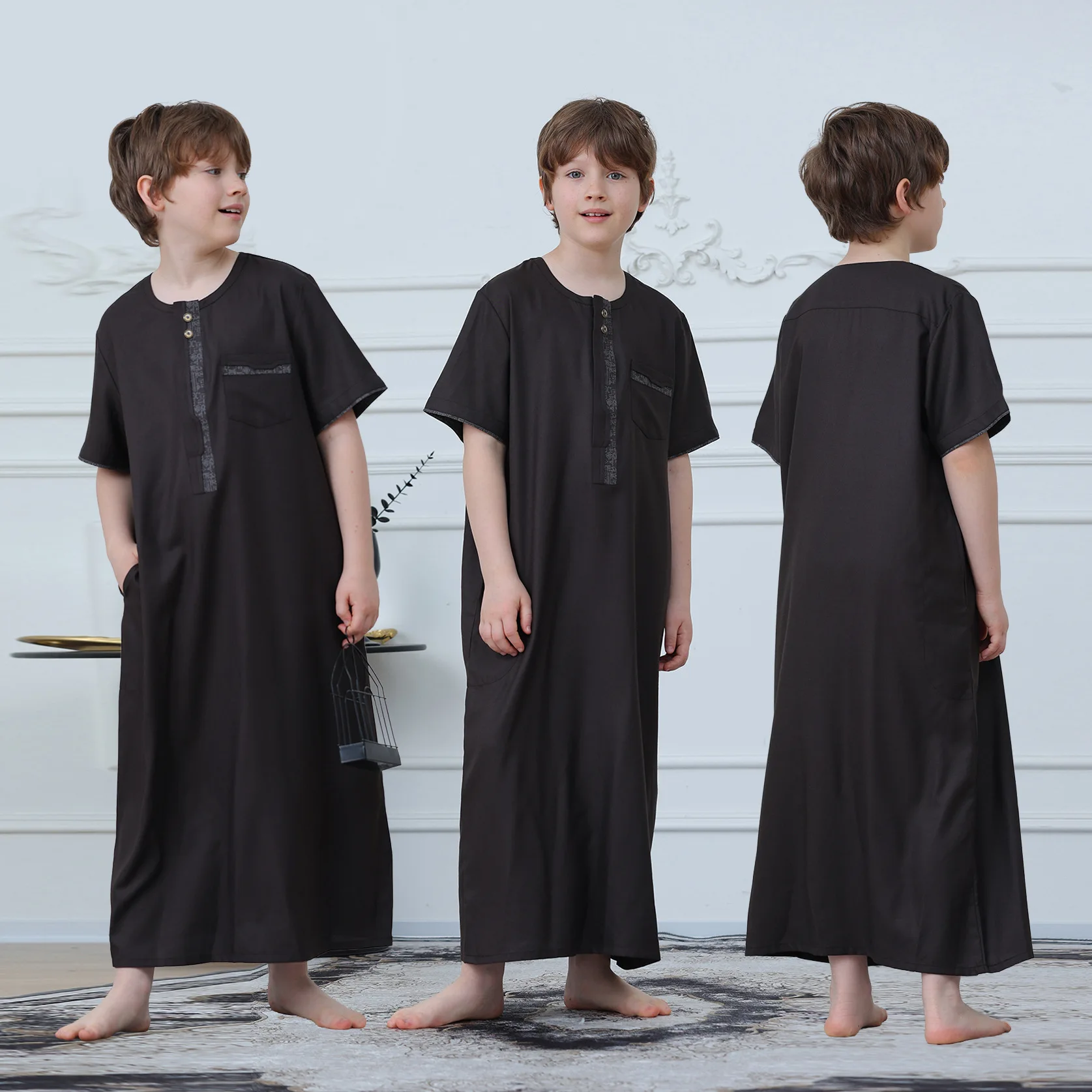Boys Muslim Thobe Short Sleeve Round Neck Jacquard Trim Pocket Kids Islamic Jubba Soft Children Arab Robe For Eid Ramadan Casual
Boys Muslim Thobe Short Sleeve Round Neck Jacquard Trim Pocket Kids Islamic Jubba Soft Children Arab Robe For Eid Ramadan Casual