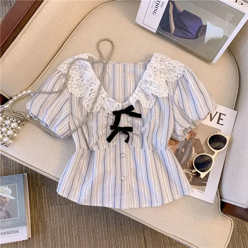 Fashion V-Neck Striped Lace Bow ShoBow Rt Sleeve Shirt Summer New 2025 Contrast Color Temperament Elegant Slim Pullovers Tops
Fashion V-Neck Striped Lace Bow ShoBow Rt Sleeve Shirt Summer New 2025 Contrast Color Temperament Elegant Slim Pullovers Tops