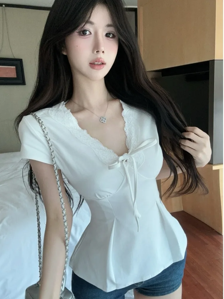 Elegant V-Neck Lace Splice Knot Waist-Cinching Short Sleeve T-Shirt Women Summer Slimming Versatile Charming Top
Elegant V-Neck Lace Splice Knot Waist-Cinching Short Sleeve T-Shirt Women Summer Slimming Versatile Charming Top