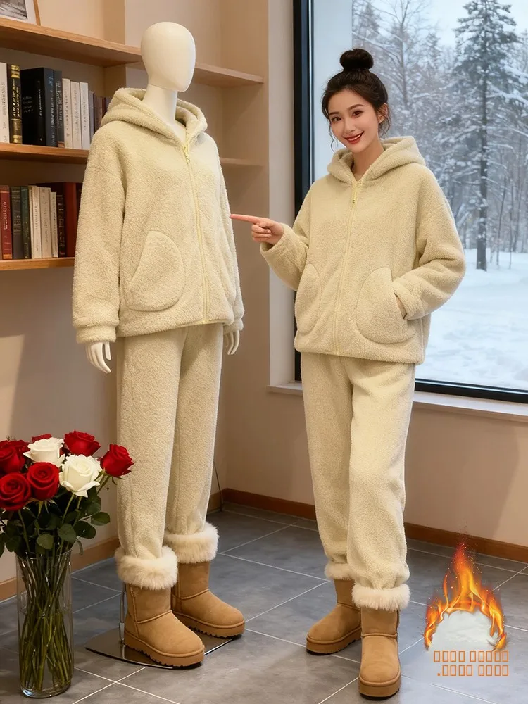 Женский зимний модный комплект из утепленной верхней одежды и брюк с широкими штанинами, с высокой талией, длинными рукавами, на молнии, повседневный...
Женский зимний модный комплект из утепленной верхней одежды и брюк с широкими штанинами, с высокой талией, длинными рукавами, на молнии, повседневный...