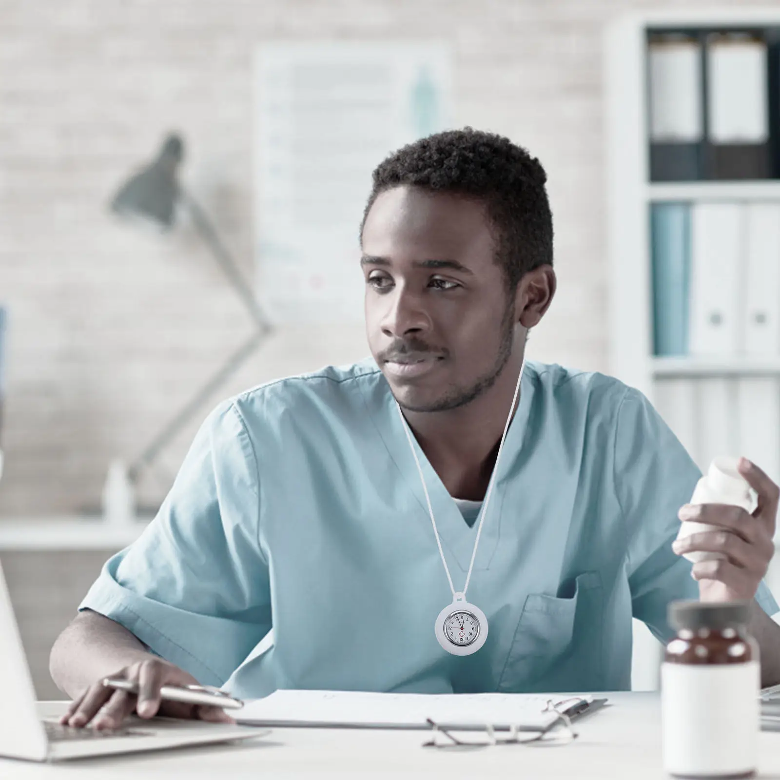 Наручные часы-брелок для женщин, белые, цифровые, для медсестер, с функцией отслеживания учебных показателей
Наручные часы-брелок для женщин, белые, цифровые, для медсестер, с функцией отслеживания учебных показателей