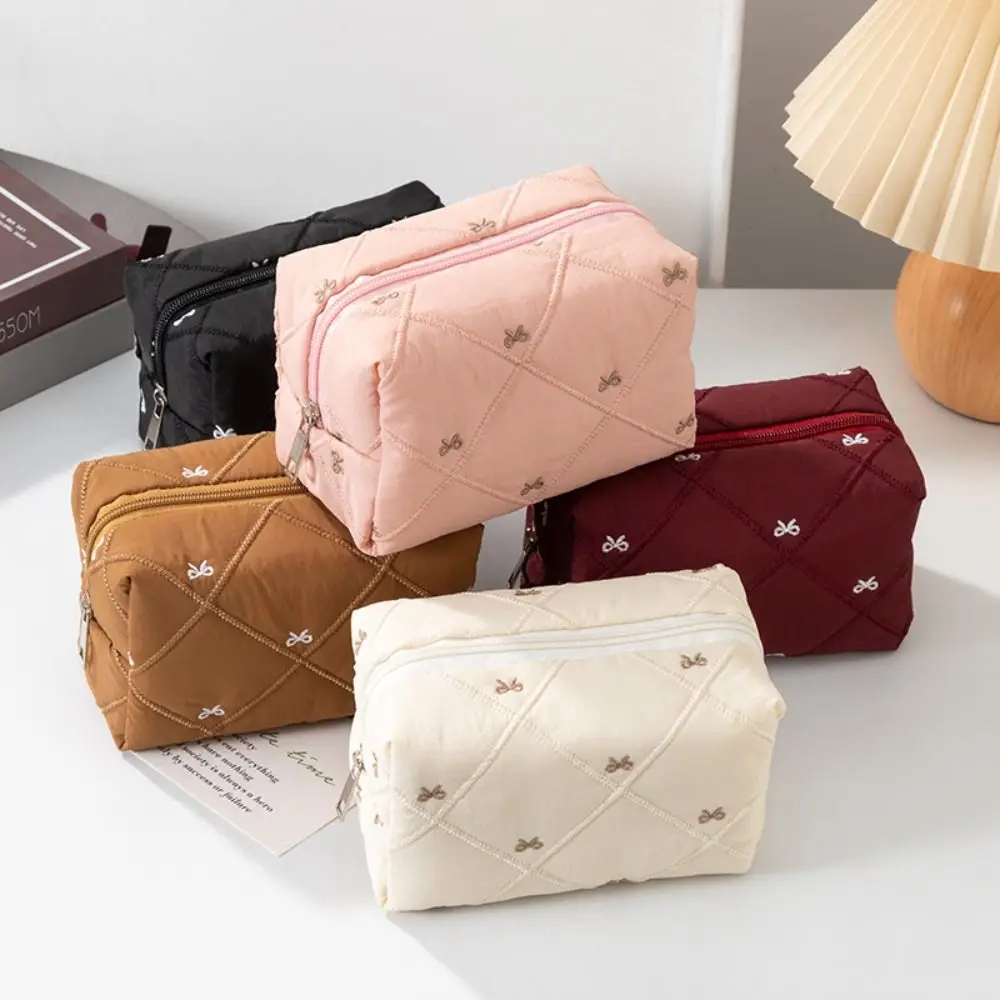 Multifunctional Bow Quilted Makeup Bag Large Capacity Quilted Design Women Wash Pack Zipper Closure Bow Decoration
Multifunctional Bow Quilted Makeup Bag Large Capacity Quilted Design Women Wash Pack Zipper Closure Bow Decoration