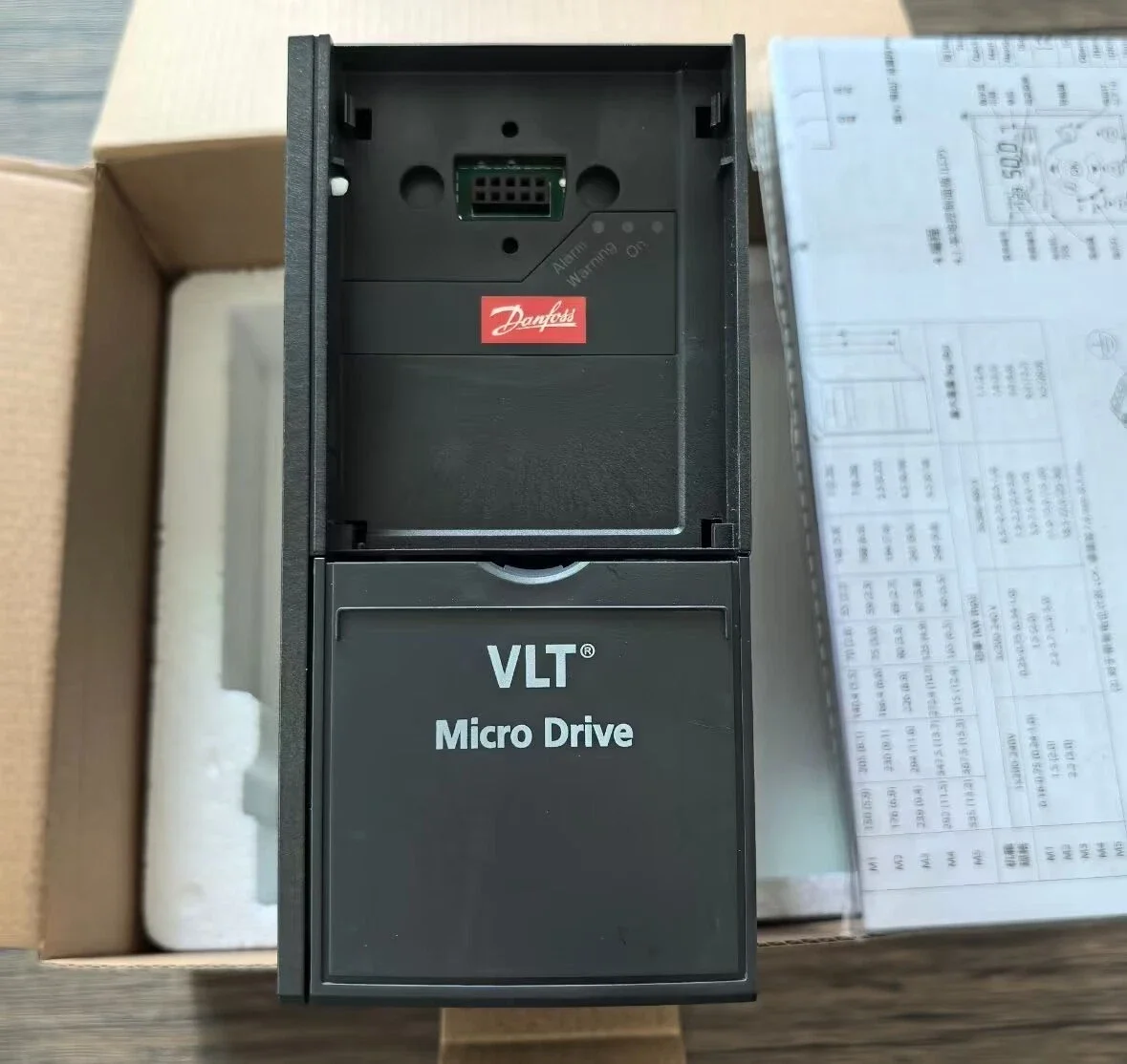 FC-051P2K2T4E20H3BXCXXXSXXX 132F0022 inverter FC-051 Series 3 phase 380V vfd 2.2kw
FC-051P2K2T4E20H3BXCXXXSXXX 132F0022 inverter FC-051 Series 3 phase 380V vfd 2.2kw