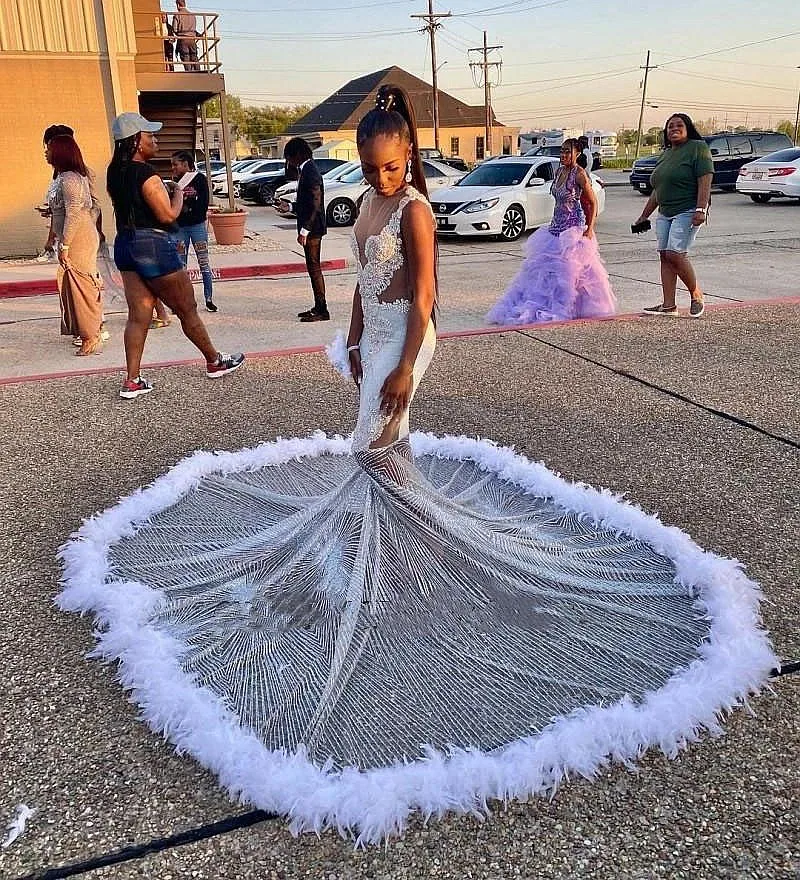 Illusion South African Mermaid Prom Dresses Appliques Feather Black Girls Court Train Robe De Soiree Long Evening Dresses Gown
Illusion South African Mermaid Prom Dresses Appliques Feather Black Girls Court Train Robe De Soiree Long Evening Dresses Gown