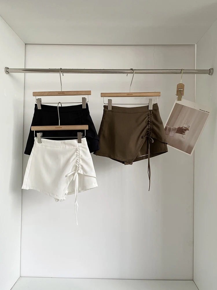 Korean style fashionable chic design pleated drawstring skirt pants for women autumn 2025 new high waisted slimming shorts
Korean style fashionable chic design pleated drawstring skirt pants for women autumn 2025 new high waisted slimming shorts