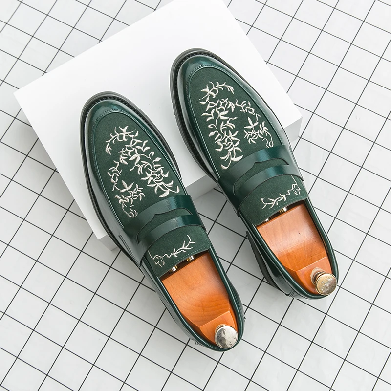 Green Embroidered Man Formal Shoes Autumn Men's Loafers Shoes High Quality Casual Leather Shoes for Men chaussure hommes cuir
Green Embroidered Man Formal Shoes Autumn Men's Loafers Shoes High Quality Casual Leather Shoes for Men chaussure hommes cuir