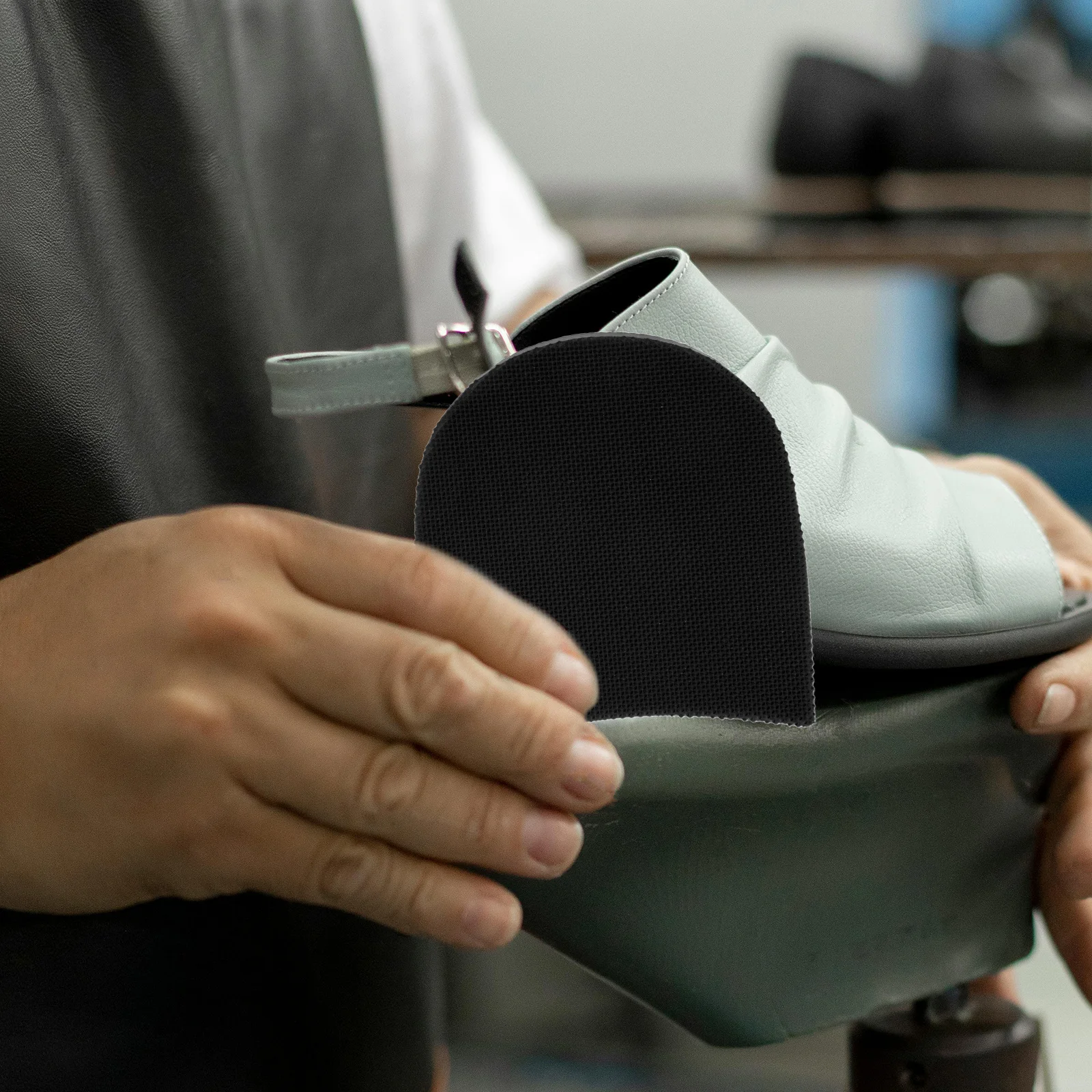 1 Pair Shoe Sole Repair Patches Rubber Heel Protector Anti-Slip Grip For Sneakers Boots Men Women Wear-Resistant Sticker Foot
1 Pair Shoe Sole Repair Patches Rubber Heel Protector Anti-Slip Grip For Sneakers Boots Men Women Wear-Resistant Sticker Foot