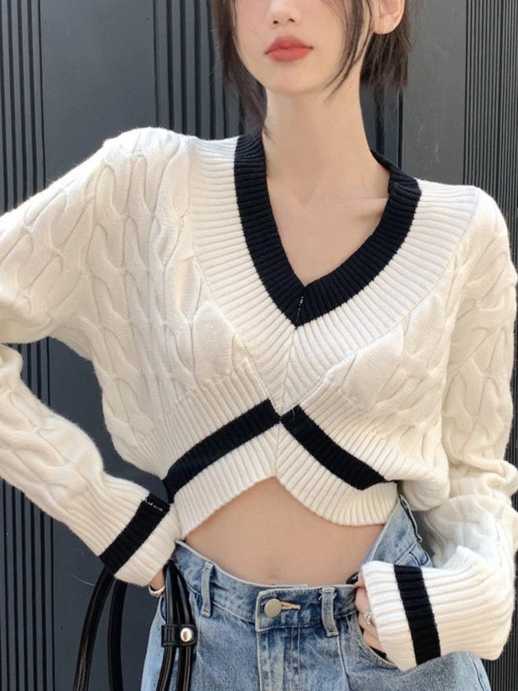 Autumn Korean Fashion Knit Tops Women Striped V-neck Elegant Designer Blouses Female Long Sleeve Vintage Casual Crop Top 2023
Autumn Korean Fashion Knit Tops Women Striped V-neck Elegant Designer Blouses Female Long Sleeve Vintage Casual Crop Top 2023