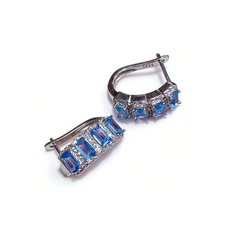 Four-Stone Emerald Swiss Blue Topaz Huggie Earrings S925 Silver With CUG Gem Certificate
Four-Stone Emerald Swiss Blue Topaz Huggie Earrings S925 Silver With CUG Gem Certificate