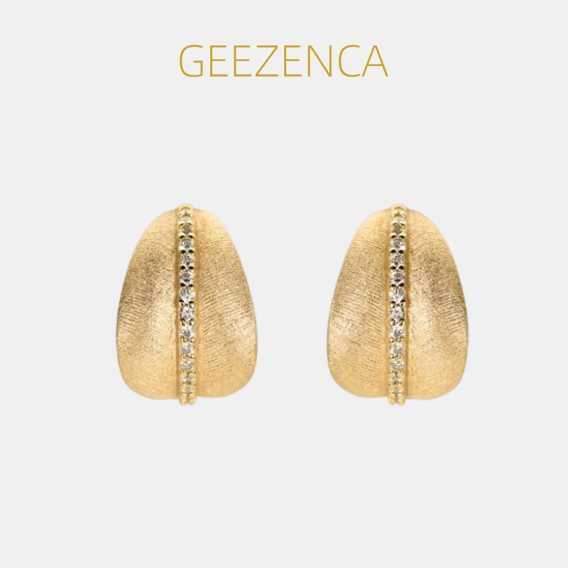 GEEZENCA настоящий серебро 925 пробы с кубическим цирконием, матовые изогнутые маленькие серьги в форме листа, женские изящные серьги-кольца, подарок на вечеринку
GEEZENCA настоящий серебро 925 пробы с кубическим цирконием, матовые изогнутые маленькие серьги в форме листа, женские изящные серьги-кольца, подарок на вечеринку