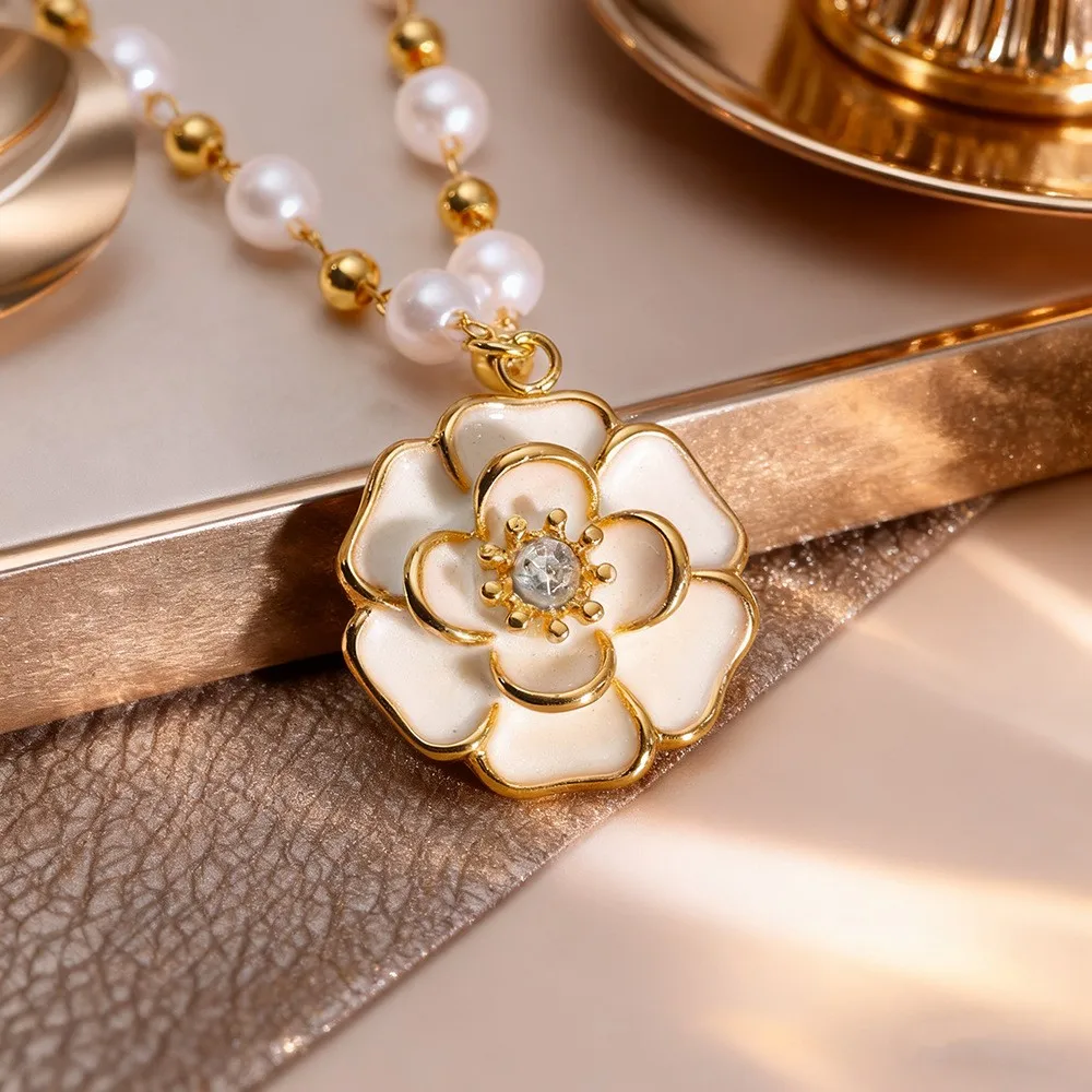 New Tea Flower Pearl Necklace for Women 18K Gold Plated Luxury Minimalist Design Elegant High-End Pendant Jewelry
New Tea Flower Pearl Necklace for Women 18K Gold Plated Luxury Minimalist Design Elegant High-End Pendant Jewelry