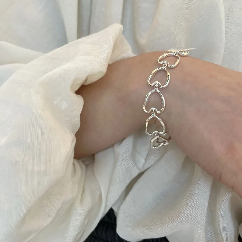VENTFILLE 925 Sterling Silver Love Herat Bracelet For Women Hollow Out Irregular Design Fashion Sweet Jewelry Gift Dropshipping
VENTFILLE 925 Sterling Silver Love Herat Bracelet For Women Hollow Out Irregular Design Fashion Sweet Jewelry Gift Dropshipping