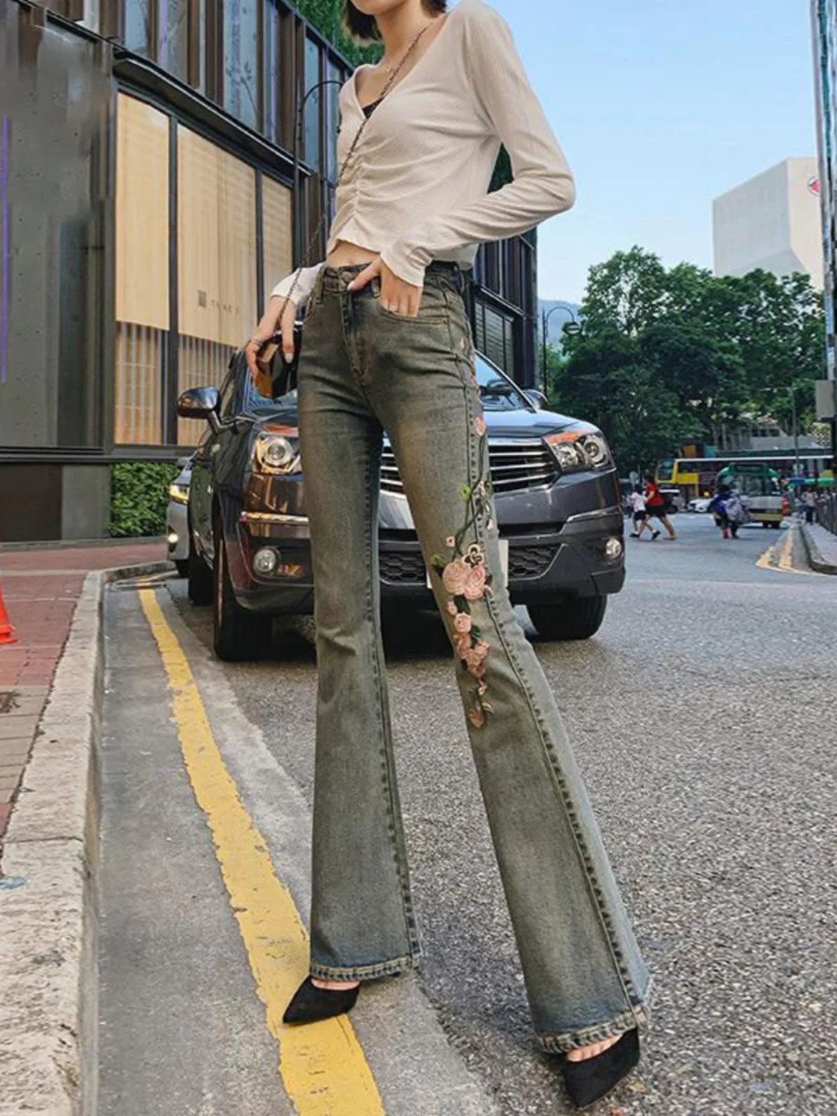 Spring Summer New Style Elastic Slim Fit Embroidered Flared Women's Long Jeans High Waist Retro Hong Kong Flavor Bell Bottom ...
Spring Summer New Style Elastic Slim Fit Embroidered Flared Women's Long Jeans High Waist Retro Hong Kong Flavor Bell Bottom ...