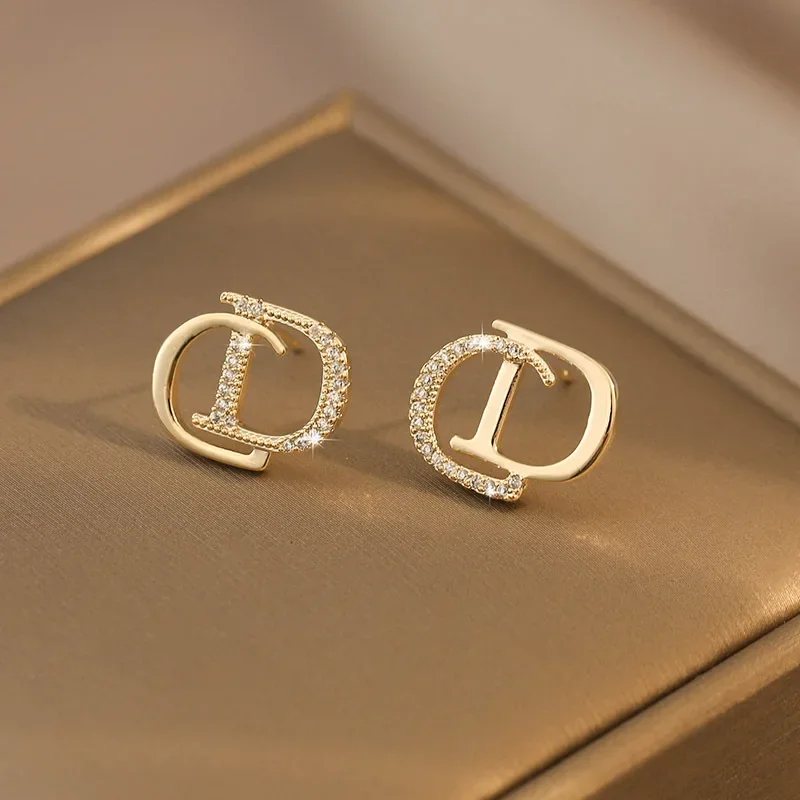 Minimalist Double D Rhinestone Earrings - Gold Plated Letter Stud Jewelry for Women Luxury Versatile Daily Accessories
Minimalist Double D Rhinestone Earrings - Gold Plated Letter Stud Jewelry for Women Luxury Versatile Daily Accessories