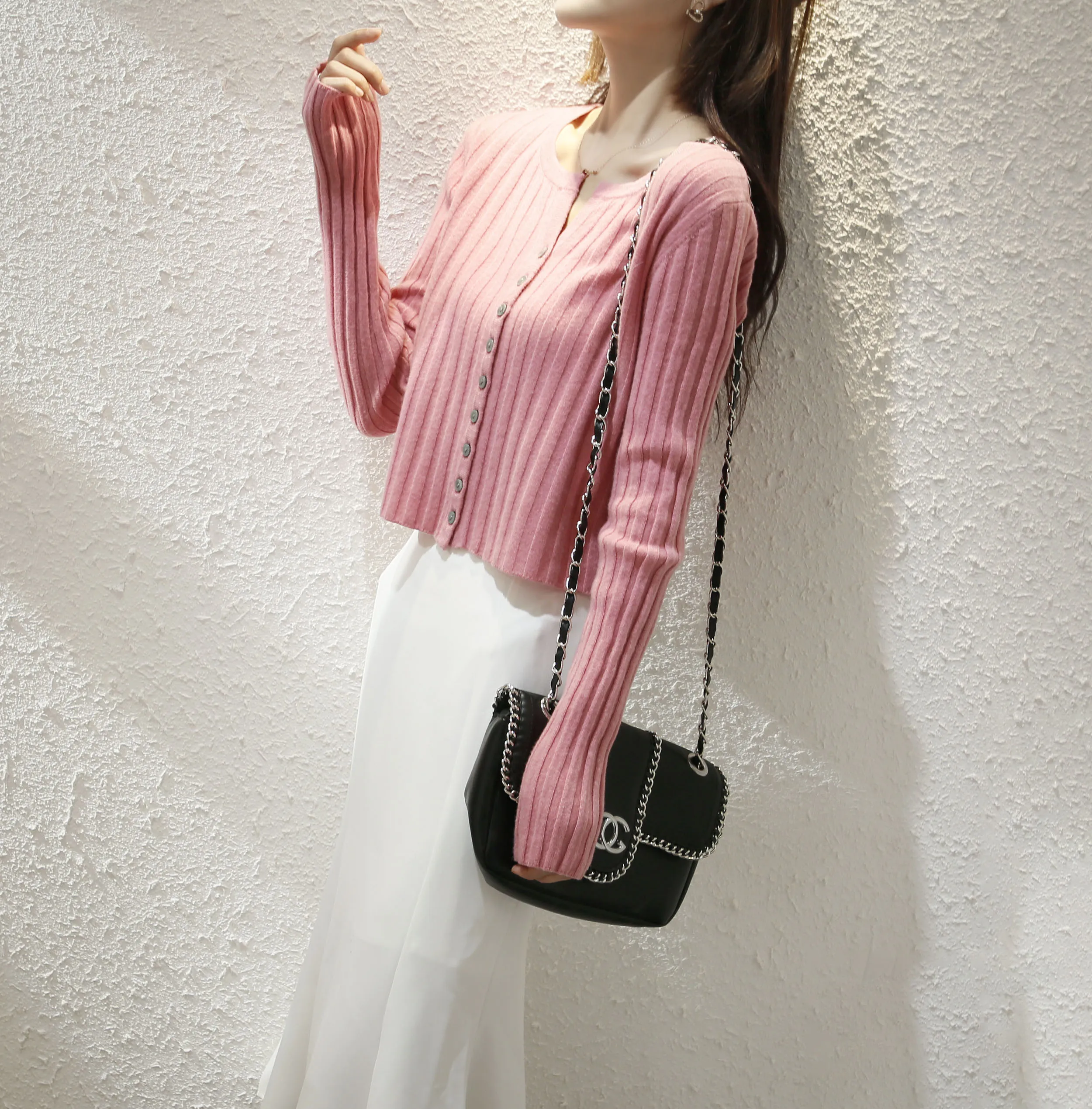 Autumn Winter Fashion 100% Merino Wool Comfortable Button Cardigan Cashmere Soft Long Sleeve Basic Solid Color Top
Autumn Winter Fashion 100% Merino Wool Comfortable Button Cardigan Cashmere Soft Long Sleeve Basic Solid Color Top