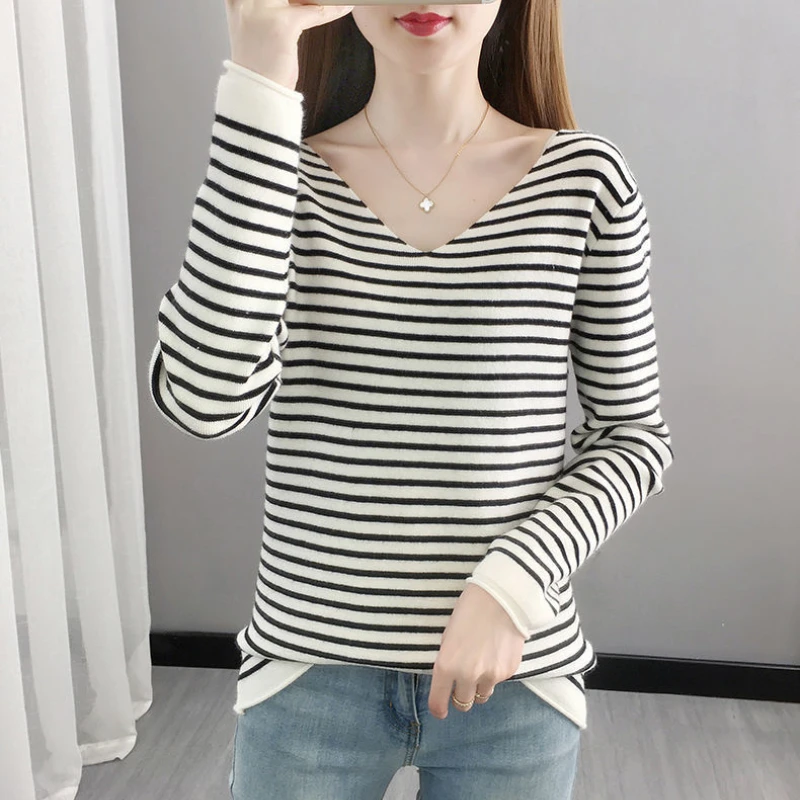 2021 New Women's V-neck Striped Pullover Sweater Korean Loose Long-sleeved All-match Sweater Women's Clothing V Neck Sweater
2021 New Women's V-neck Striped Pullover Sweater Korean Loose Long-sleeved All-match Sweater Women's Clothing V Neck Sweater