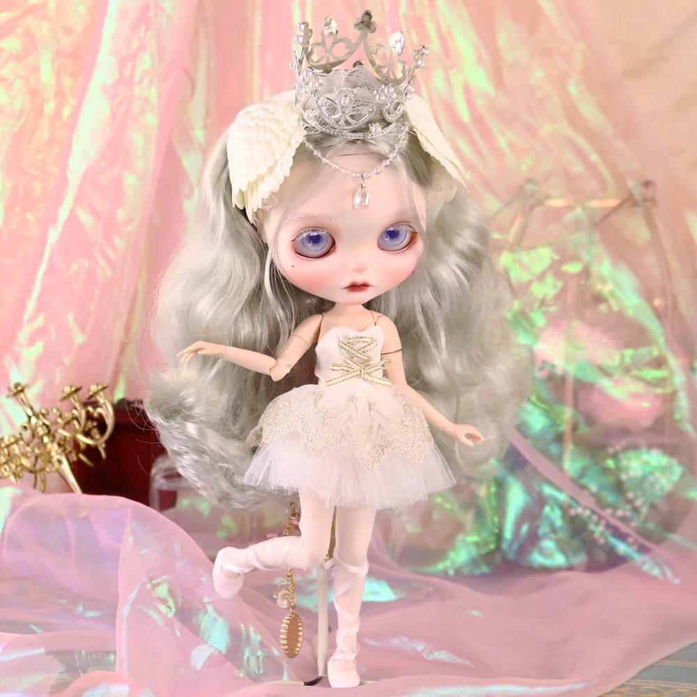 ICY DBS Blyth Doll 30cm Swan Lake Ballet Girl Fair Skin Matte Face Hand-Painted Makeup Including Dress & Shoes Festival Gifts
ICY DBS Blyth Doll 30cm Swan Lake Ballet Girl Fair Skin Matte Face Hand-Painted Makeup Including Dress & Shoes Festival Gifts