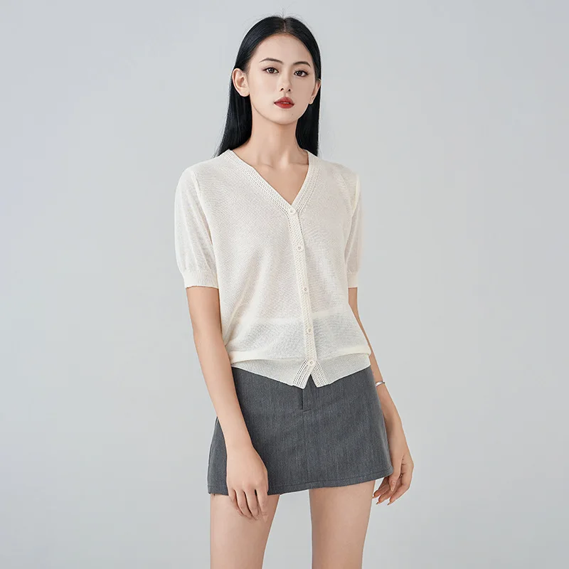 2024 French V-neck Sleeved Knitted Top Women In Summer Thin Cool Knit Cardigan Short Sun Resistant Conditioning Cover свитер Top 
2024 French V-neck Sleeved Knitted Top Women In Summer Thin Cool Knit Cardigan Short Sun Resistant Conditioning Cover свитер Top