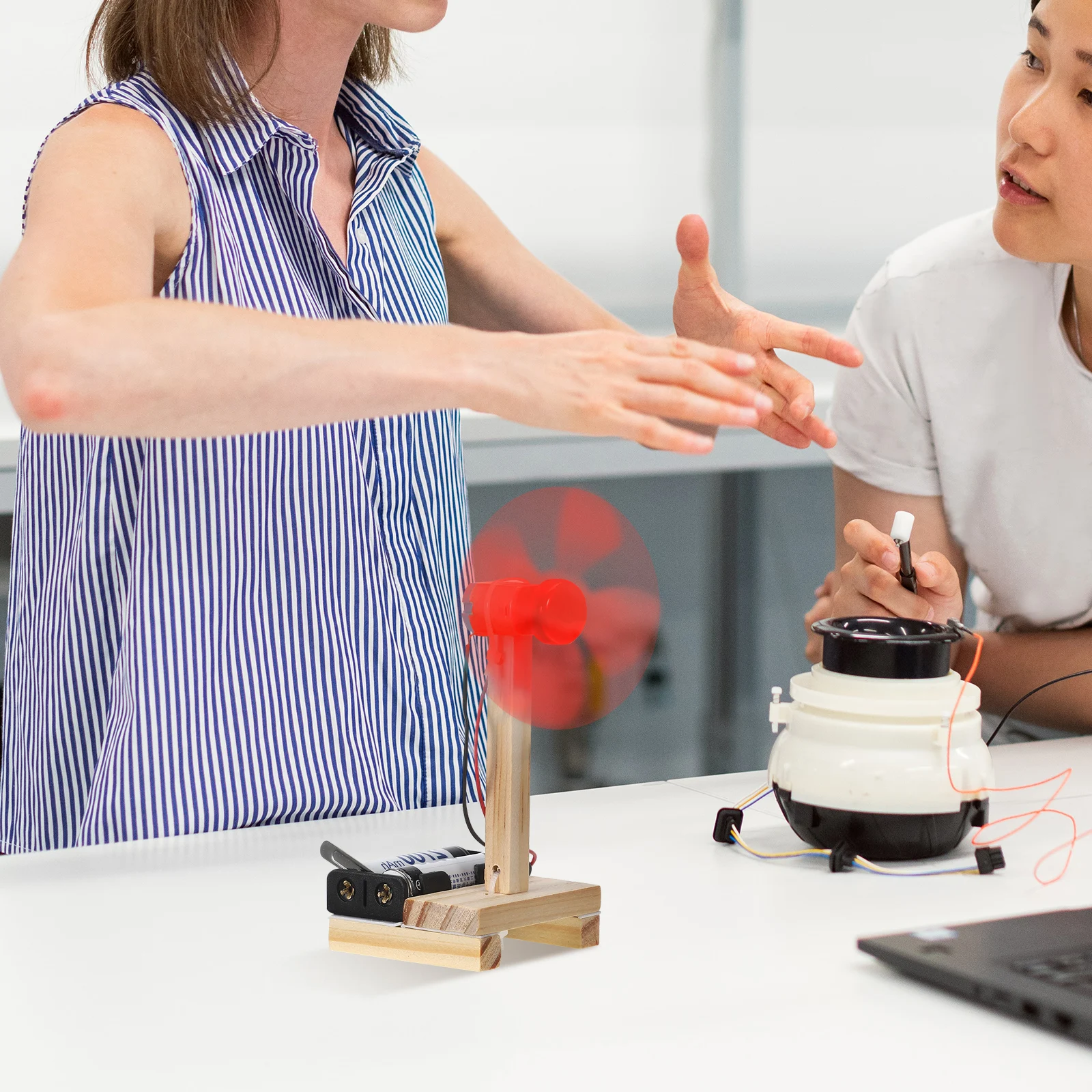 6-комплект вентилятора «сделай сам» для детей, деревянная ветряная мельница, набор материалов, стебель, научный эксперимент для занятий в классе
6-комплект вентилятора «сделай сам» для детей, деревянная ветряная мельница, набор материалов, стебель, научный эксперимент для занятий в классе