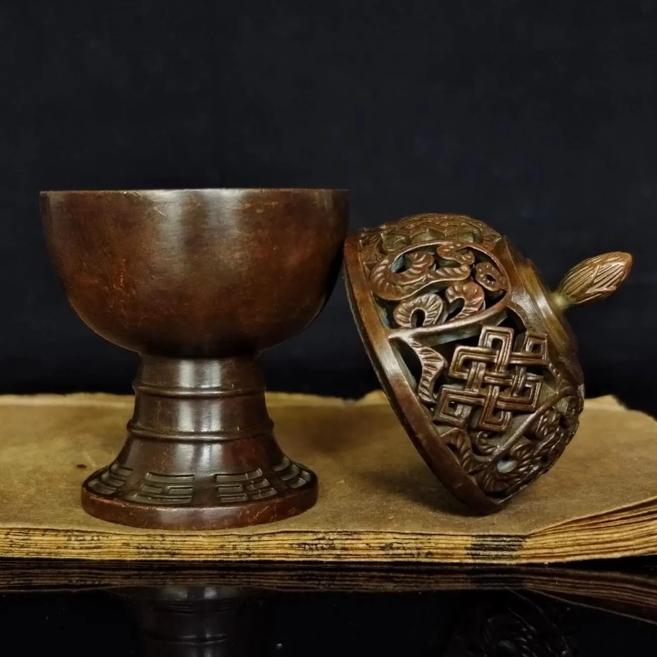 Китайская антикварная винтажная медная курильница, выдолбленная курильница с цветком лотоса
Китайская антикварная винтажная медная курильница, выдолбленная курильница с цветком лотоса